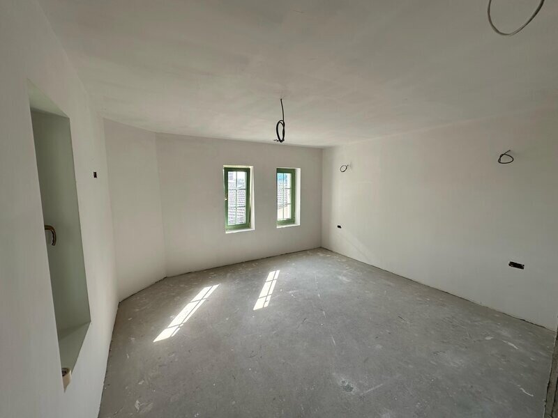 Carol vizavi Parc zona discreta superba 2 min. Parc Casa uluitor de cocheta