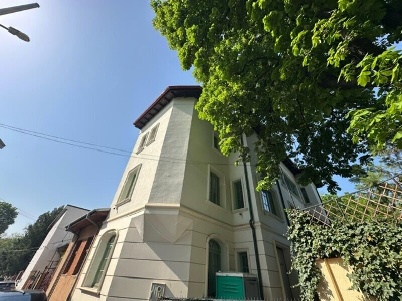 Carol vizavi Parc zona discreta superba 2 min. Parc Casa uluitor de cocheta